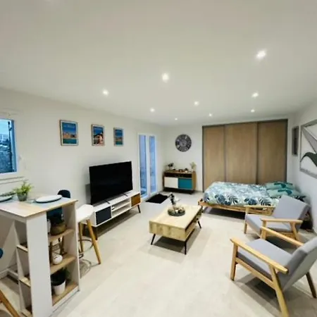 Joli Dans Nicoise Sur Les Collines Nizza