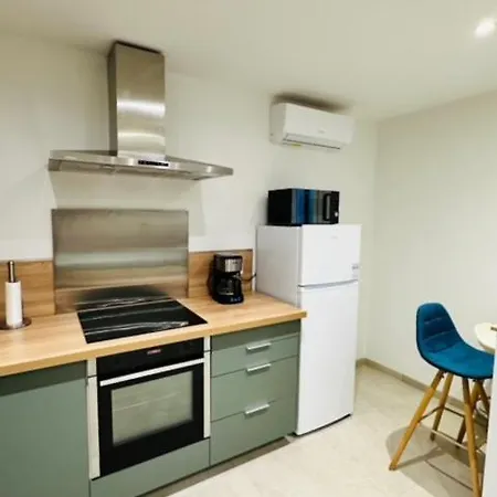 Joli Dans Nicoise Sur Les Collines