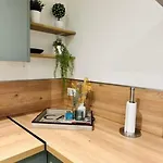 Joli Dans Nicoise Sur Les Collines 니스